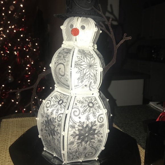 Freestanding lace Snowman - Picture 3 of 4